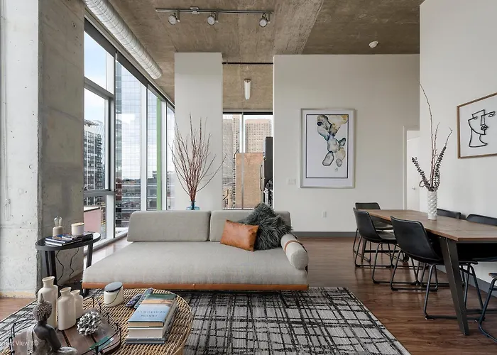 Jeffjack Heated Pool Penthouse In Chicago's West Loop *